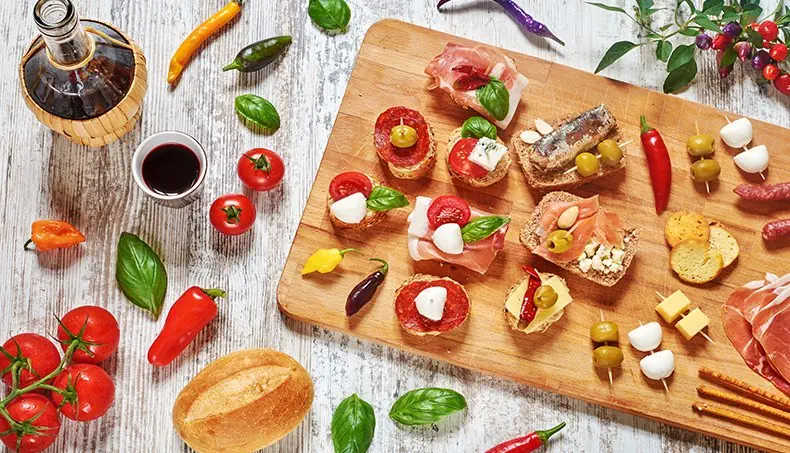 TAPAS, CANAPÉ, BISCOTTE, PAIN, OLIVE