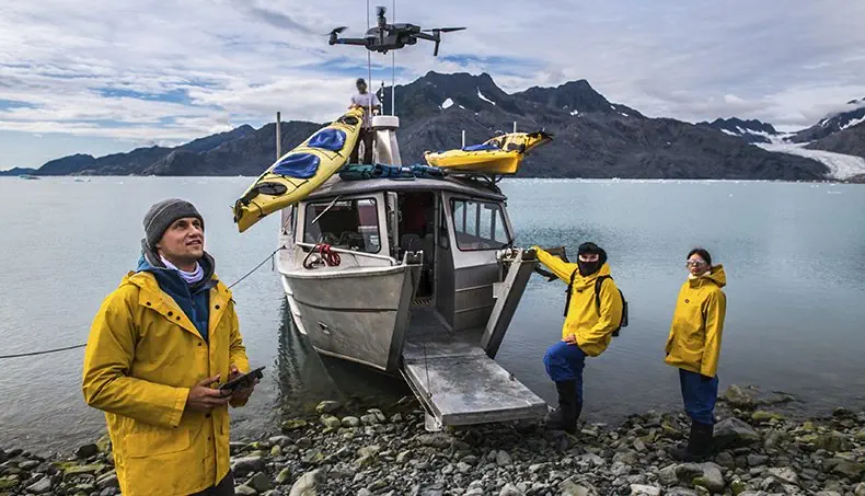 KAYAK, GANGWAY, DRONE, HAT, YACHT