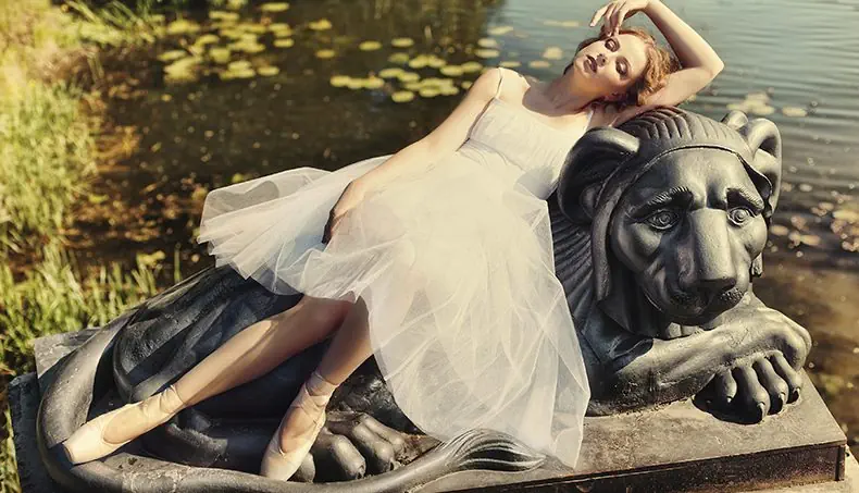 LAKE, MODEL, LEO, PAW, POINTE SHOES