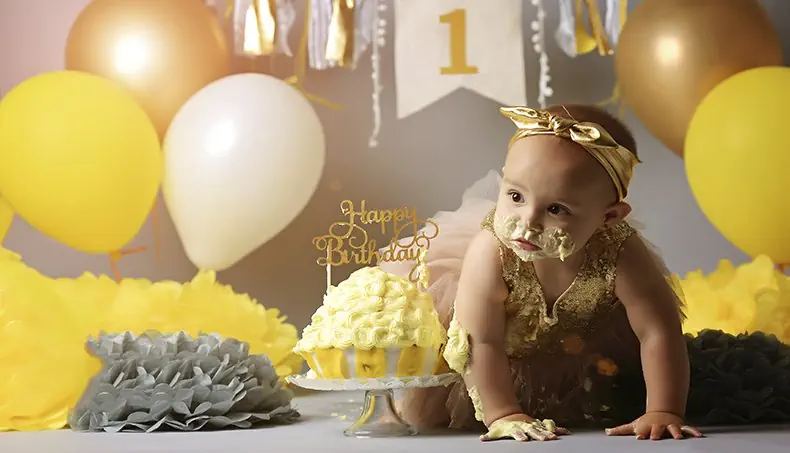 CRÈME, UN, GÂTEAU, DÉCORATION, BALLON