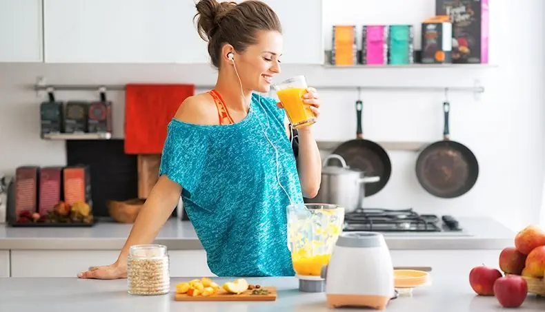 SMOOTHIES, BLENDER, OAT FLAKES, HEADPHONES, FRYING PAN