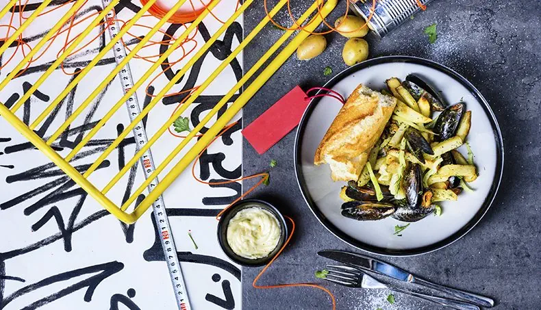 BAGUETTE, SAUCE, MUSSEL, POTATOES, TIN