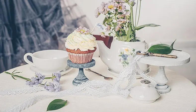 KEY, CHRYSANTHEMUM, LACE, WHIPPED CREAM, CUPCAKE