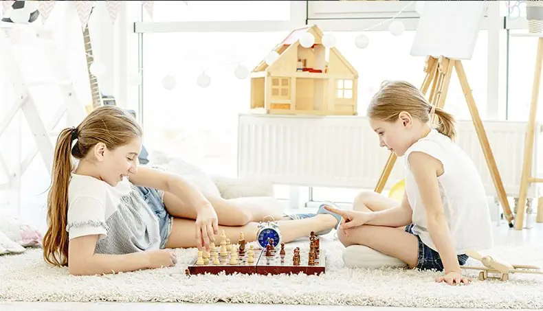 CHESS, MOVE, PONYTAIL, CARPET, DOLLHOUSE