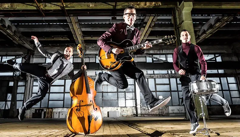 BAND, JUMP, BASS GUITAR, DOUBLE BASS, DRUMMER