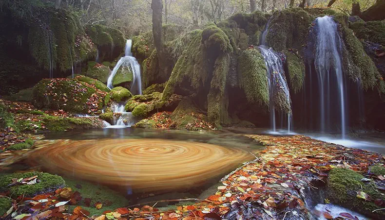 ВОДОПАД, КАСКАД, РУЧЕЙ, ОСЕНЬ, МОХ