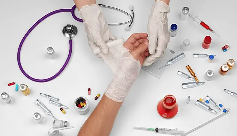 SERINGUE, AIGUILLE, BLESSURE, BANDAGE, STÉTHOSCOPE