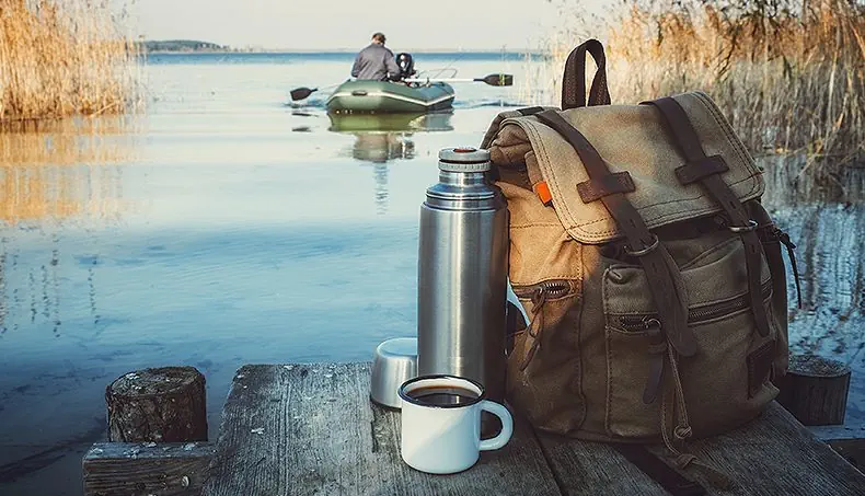 THERMOS, INFLATABLE BOAT, BACKPACK, ZIPPER, COFFEE