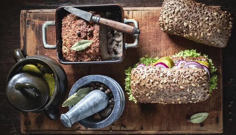 PATE, PEPPERCORNS, LAUREL, ONION, PICKLES