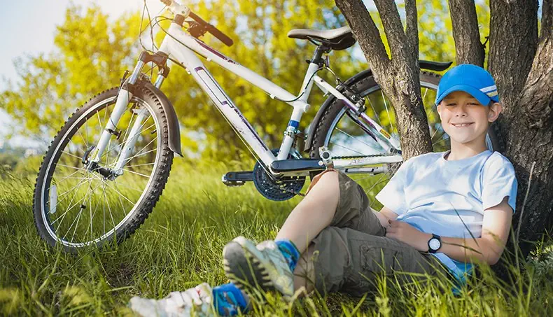 GARÇON, BICYCLETTE, ROUE, PÉDALE, SELLE