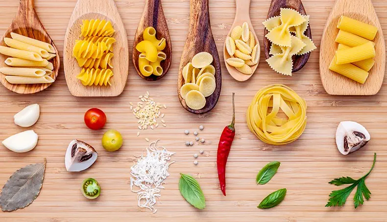 LAURIER, CHAMPIGNON, BASILIC, CHILI, AIL