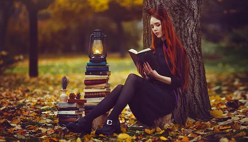 HERFST, LEZEN, BOEKEN, LANTAARN, PANTY'S