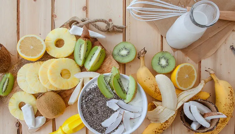 KIWI, ANANAS, BANANE, FOUET, LAIT
