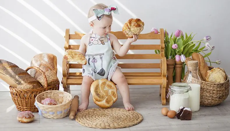DEEGROL, BROOD, MELK, BANK, TULPEN