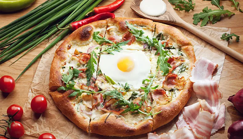 BACON, PIZZA, CUILLÈRE, ROQUETTE, CROÛTE