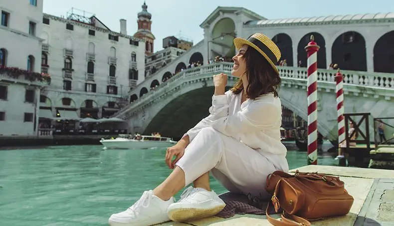 BRIDGE, BAG, BLOUSE, ARCH, CANAL