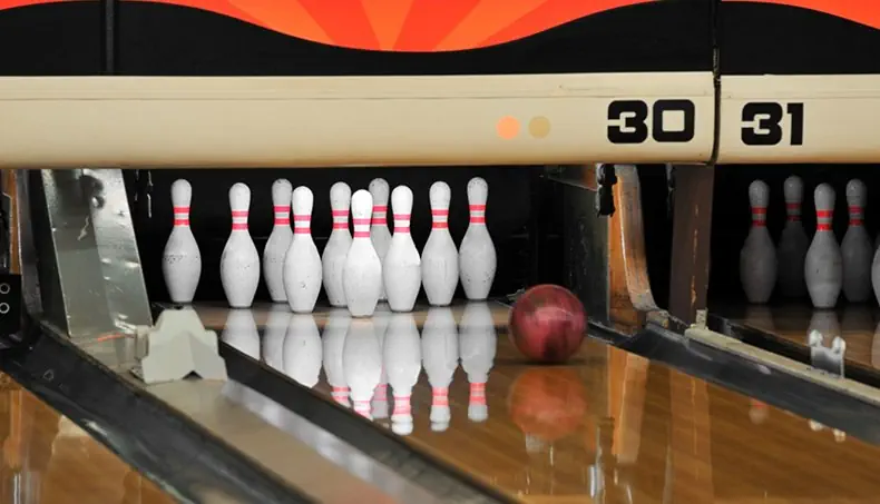JEU DE QUILLES, VOIE, BOULE, TRENTE, UN