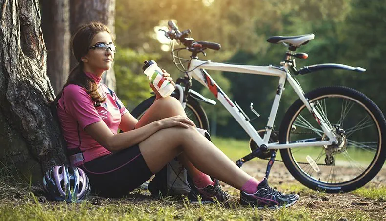 CASQUE, BICYCLETTE, CHAUSSURES, SELLE, GUIDON