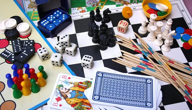 DOMINOS, VALET, PION, ÉCHECS, CAVALIER