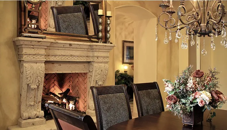 CHAISE, CHEMINÉE, MIROIR, CHANDELIER, TABLE