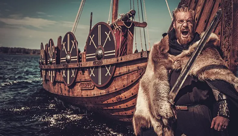 VIKING, CRI DE GUERRE, ÉPÉE, GUERRIER, BOUCLIER