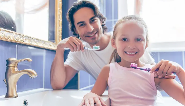 HYGIÈNE, DENTIFRICE, PÈRE, FILLE, MIROIR