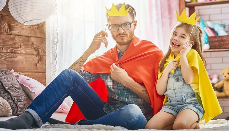 RE, PRINCIPESSA, CORONA, MANTELLO, JEANS