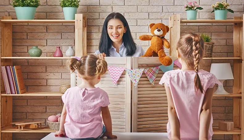 CHILDREN, TEDDY BEAR, PLAIT, SCREEN, LAMP