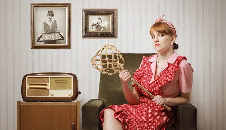 HOUSEWIFE, VINTAGE, ARMCHAIR, WALLPAPER, FRAME