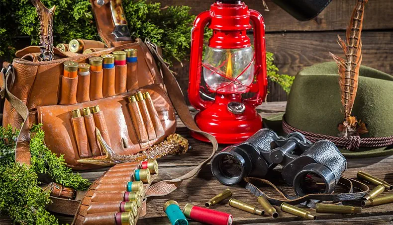 LANTERN, CARTRIDGE, BAG, HAT, FEATHER