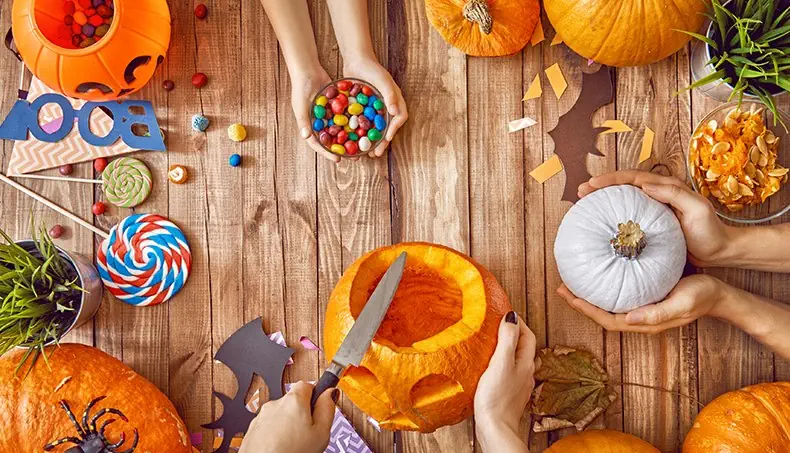 HALLOWEEN, CARVING, PUMPKIN, KNIFE, SPIDER