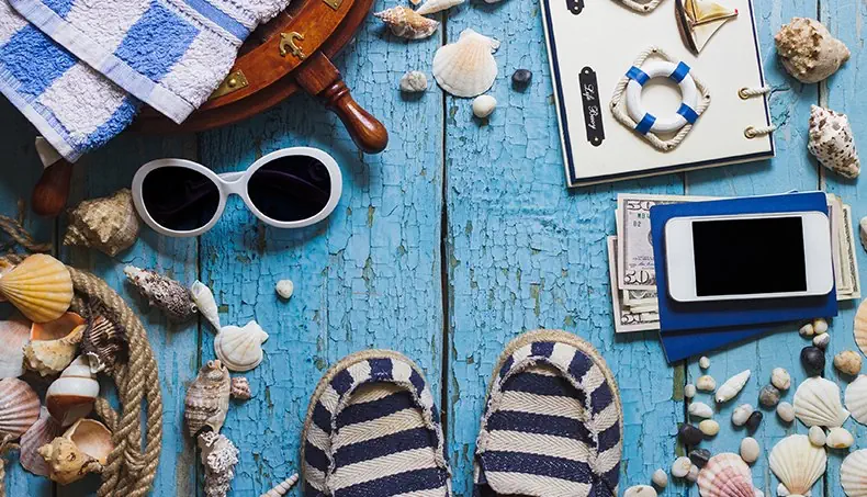 BANKNOTES, SUNGLASSES, SEASHELLS, ROPE, LIFEBUOY