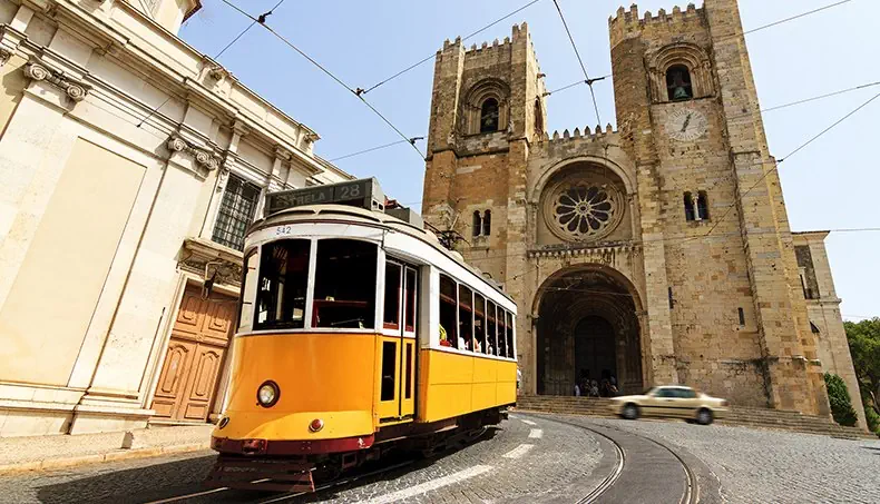 TRAMWAY, CATHÉDRALE, DALLE, RAILS, JAUNE