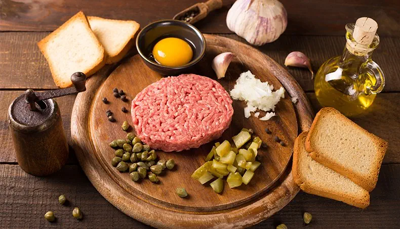 TOAST, EIERDOOIER, KNOFLOOK, GEHAKT, INGELEGD