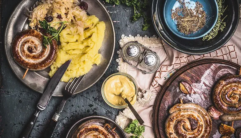 MASHED POTATO, SAUERKRAUT, GERMANY, SAUSAGE, MUSTARD