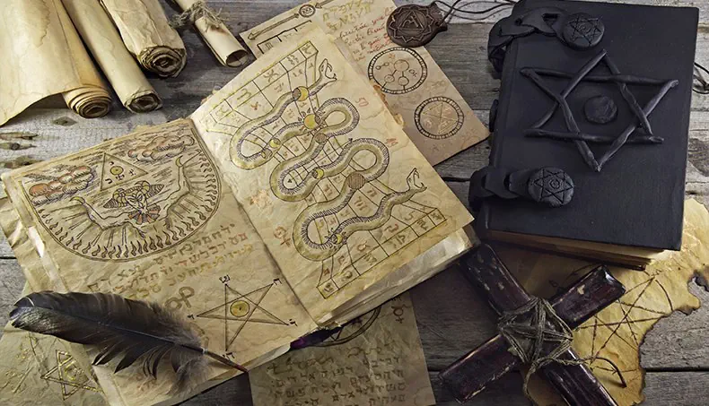 SERPENT, CROIX, ÉTOILE, PLUME, AMULETTE