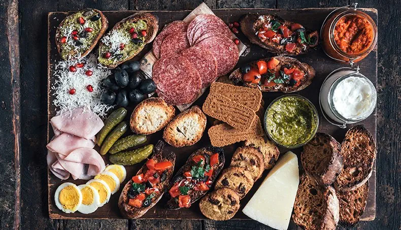 INGREDIËNTEN, BROOD, BRUSCHETTA, AUGURKEN, EI