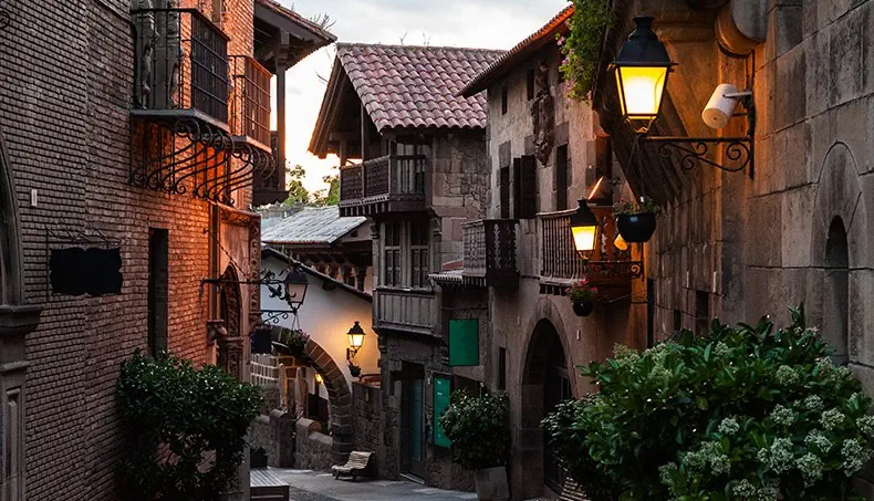 SHRUB, ALLEYWAY, ARCH, BALCONY, BENCH