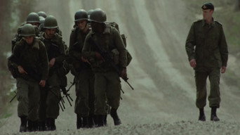 Seule au front (2025)