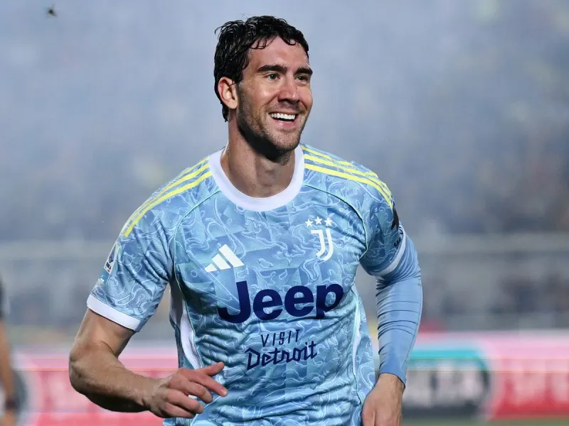 Manchester United target 'better off' at Leeds United amid transfer tussle