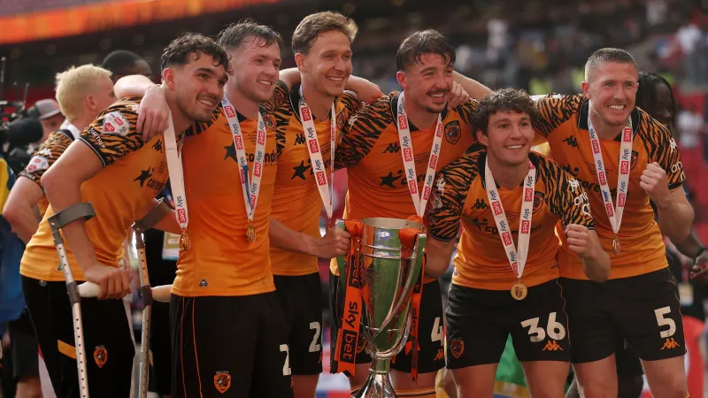 Premier League club forced to sell two players to avoid shock points deduction