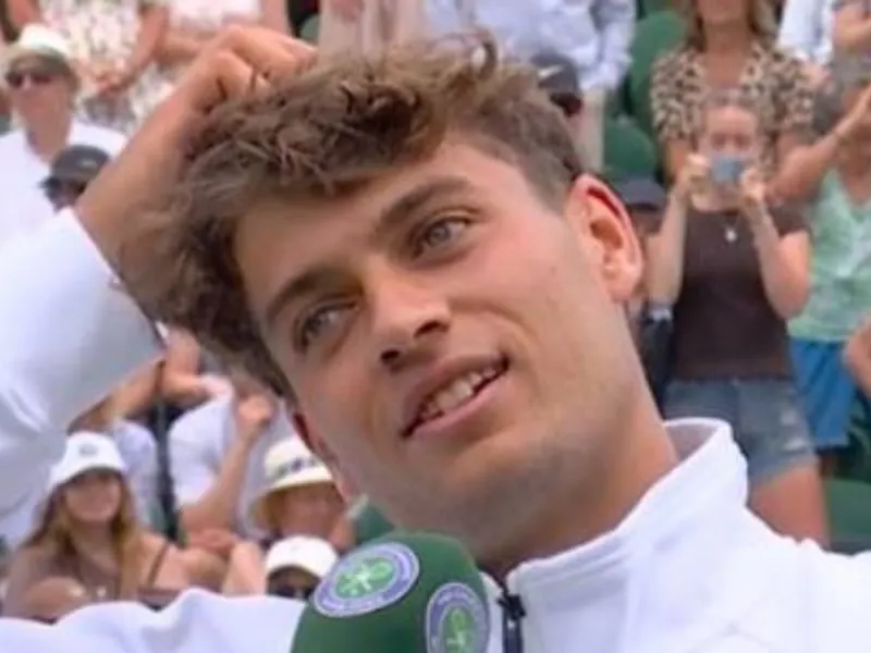 Wimbledon player threatens to hit his own dad as he vows to 'turn his face black'