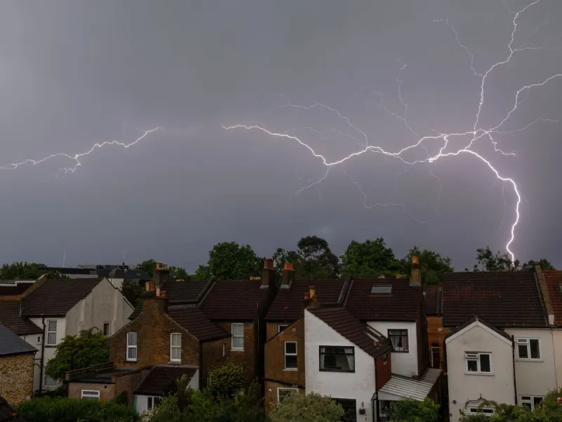 UK heatwave: Weather maps show exact time each region faces violent thunderstorms