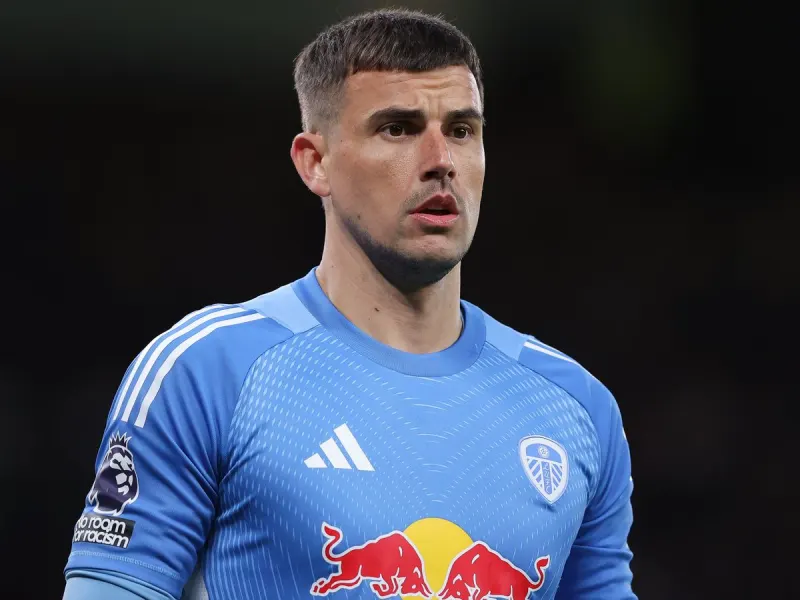 Manchester United target 'better off' at Leeds United amid transfer tussle