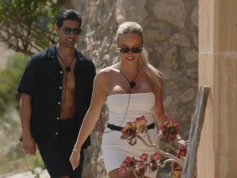 Love Island's Ellie Chadwick just shared what she really carries in her handbags