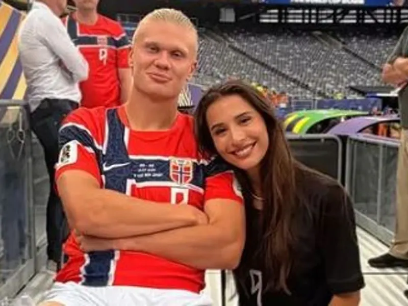 Erling Haaland's girlfriend wows fans at World Cup in denim shorts and cowboy boots