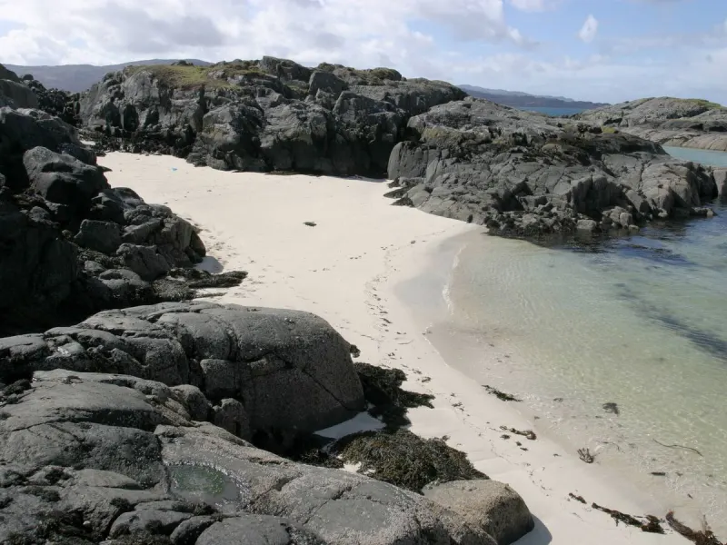 Remote Scottish island with Caribbean-like beach has cottages to rent