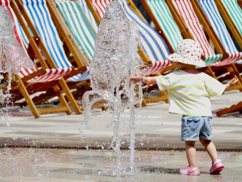 Met Office extends amber warning for Cambridgeshire for 'final hot and humid night'