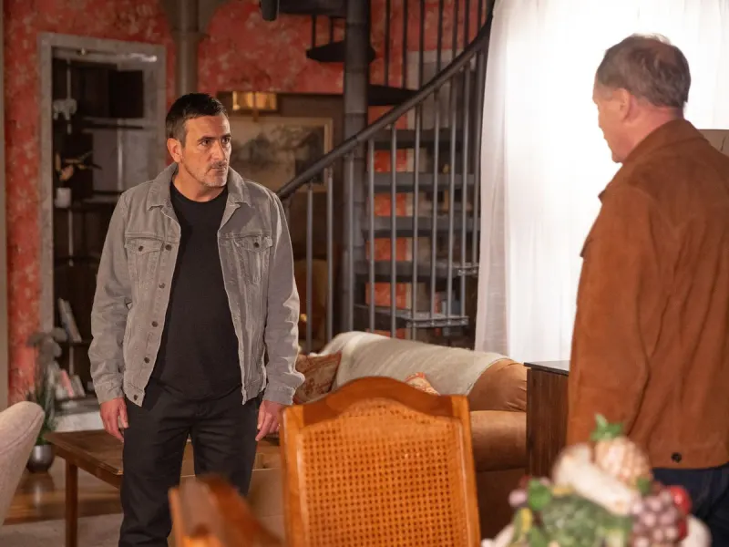 Coronation Street legend declares 'I'm back' as he teases TV return three years after exit