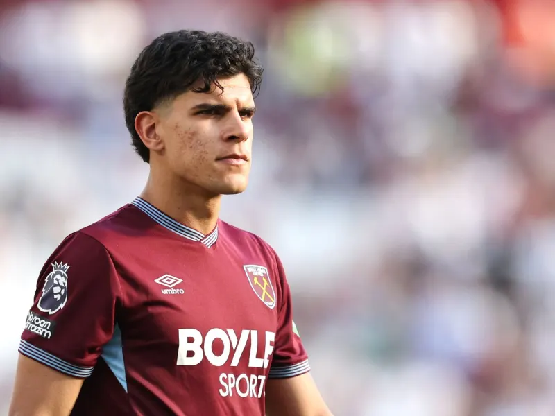 Man Utd suffer blow as top target set for Premier League rival for huge fee